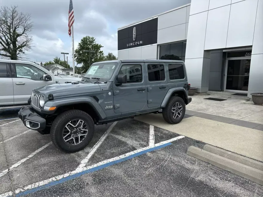 2024 Jeep Wrangler Sahara photo 2