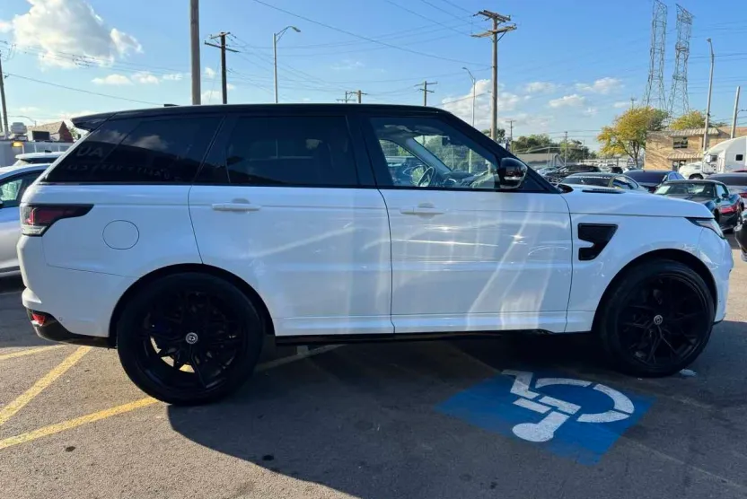 2017 Land Rover Range Rover Sport SVR photo 1