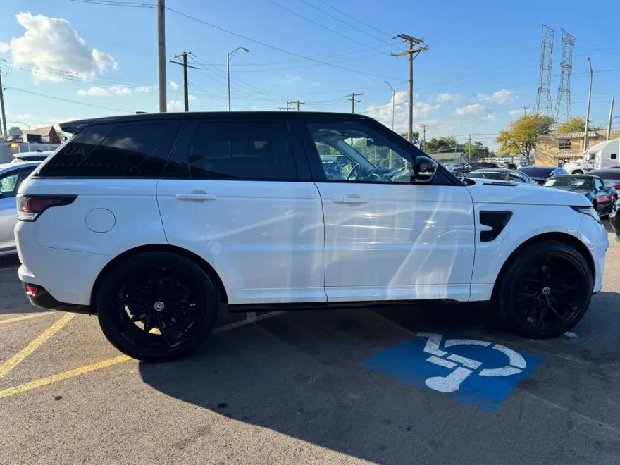 2017 Land Rover Range Rover Sport SVR photo 1