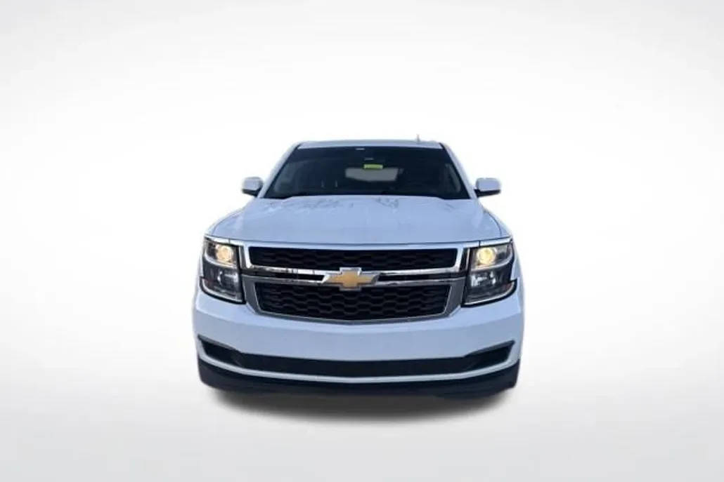 2018 Chevrolet Suburban LT photo 1