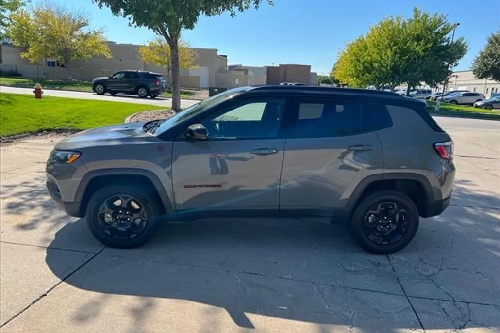 2023 Jeep Compass Trailhawk photo 1