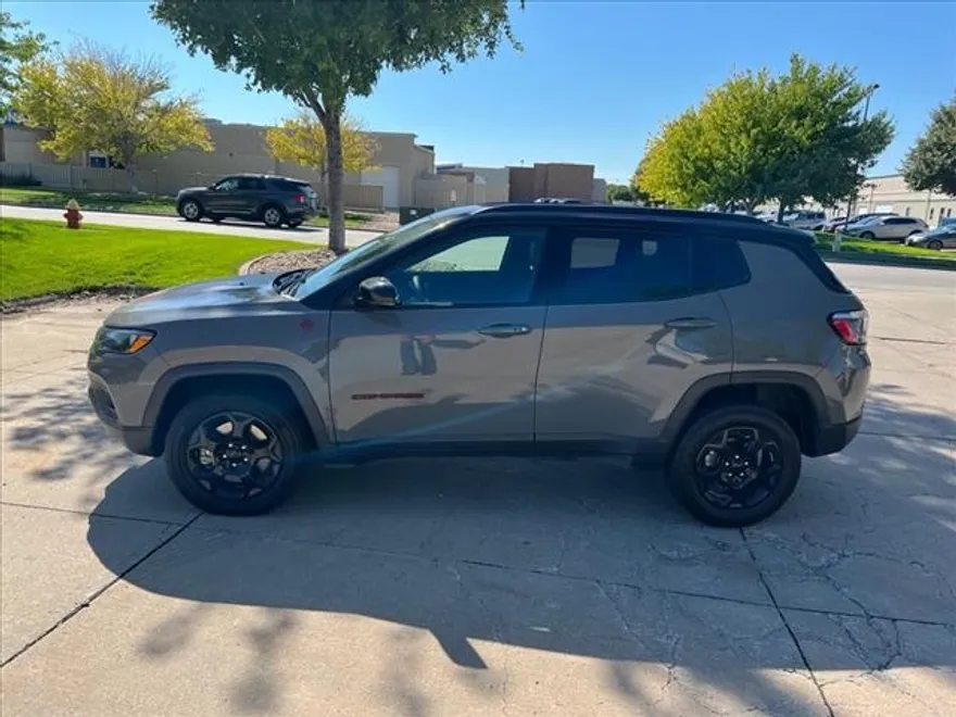 2023 Jeep Compass Trailhawk photo 1