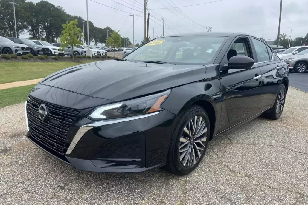 2025 Nissan Altima 2.5 SV photo 1