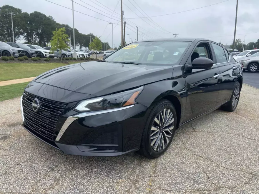 2025 Nissan Altima 2.5 SV photo 1