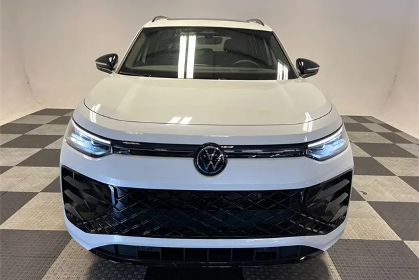 2025 Volkswagen Tiguan SE R-Line Black photo 1