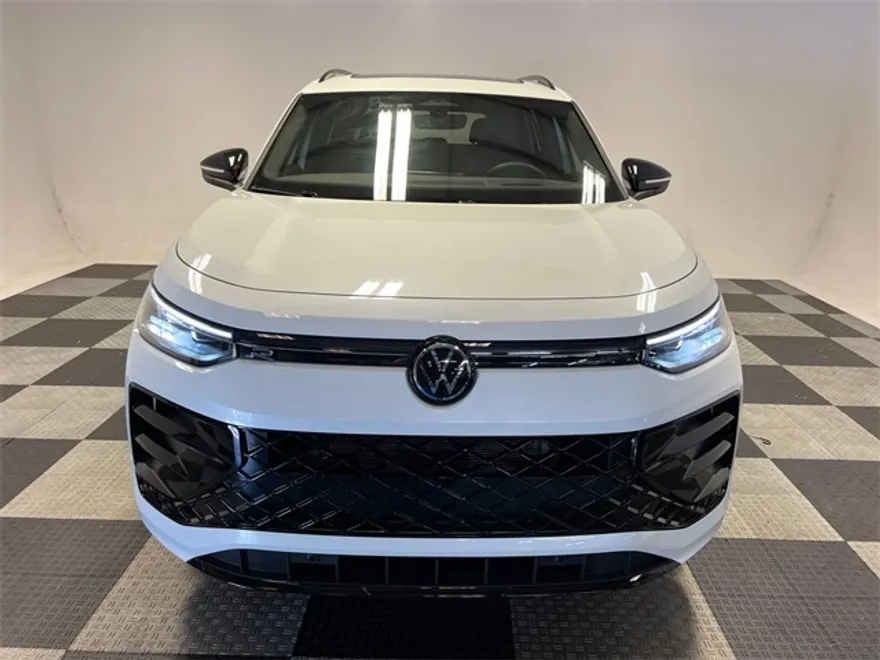2025 Volkswagen Tiguan SE R-Line Black photo 1