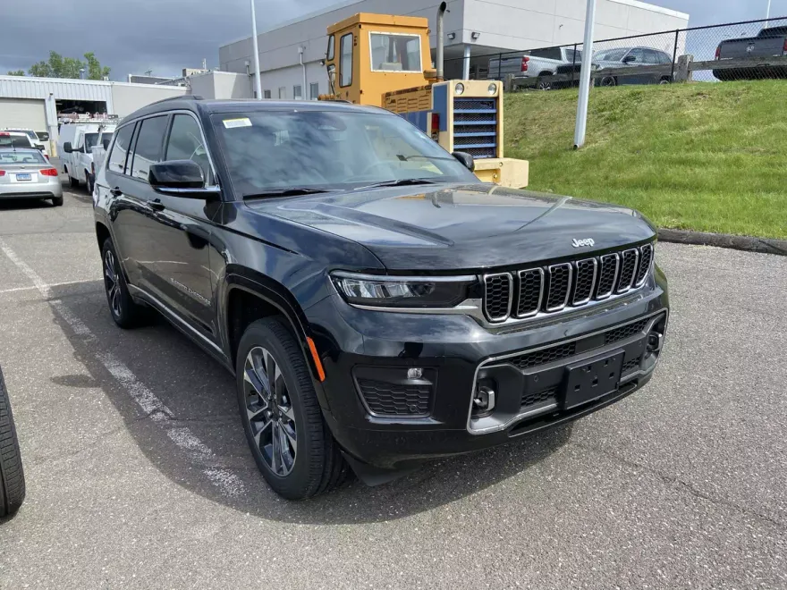 2025 Jeep Grand Cherokee Overland photo 1