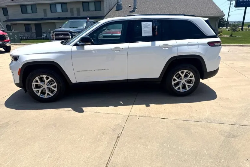 2023 Jeep Grand Cherokee Limited photo 1