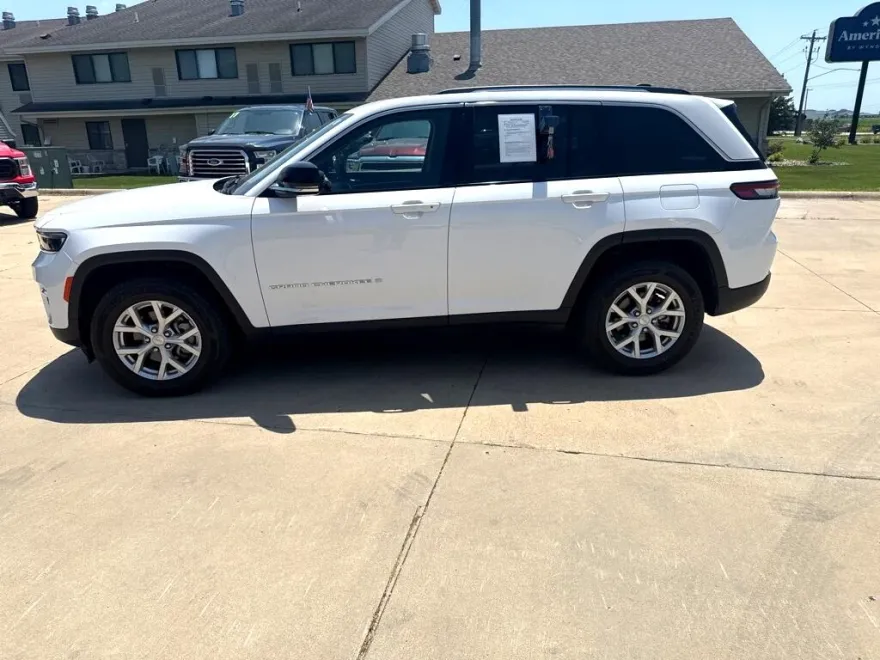 2023 Jeep Grand Cherokee Limited photo 1