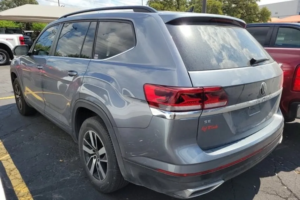 2022 Volkswagen Atlas SE photo 1