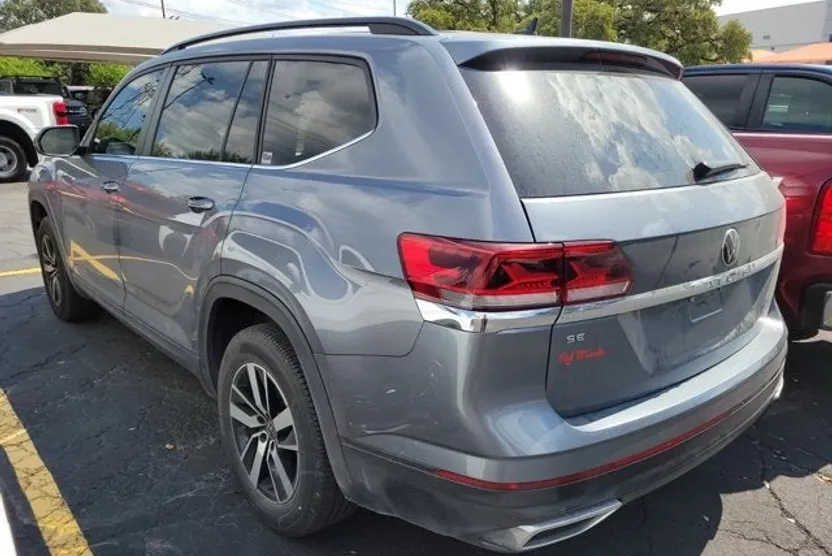 2022 Volkswagen Atlas SE photo 1