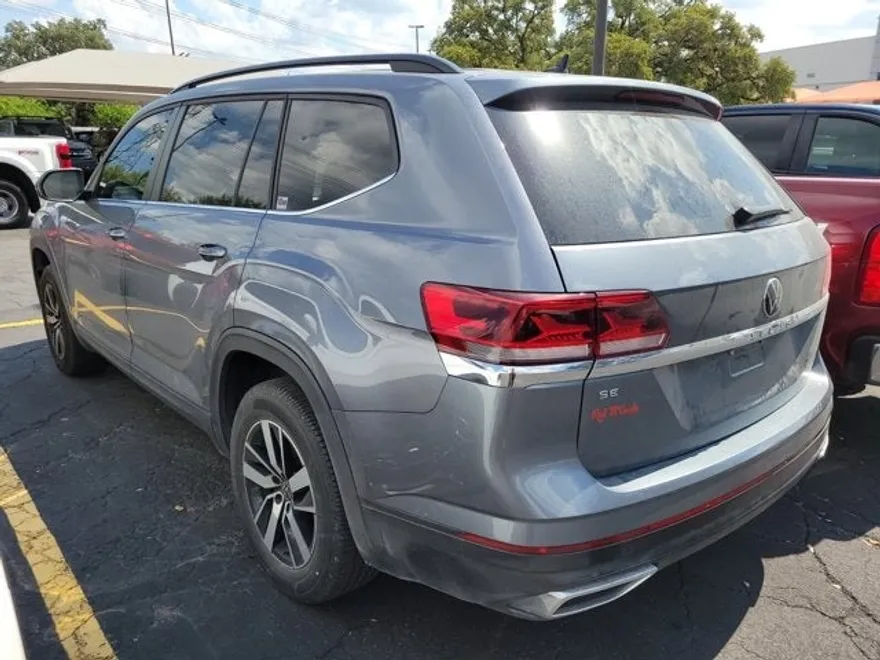 2022 Volkswagen Atlas SE photo 1
