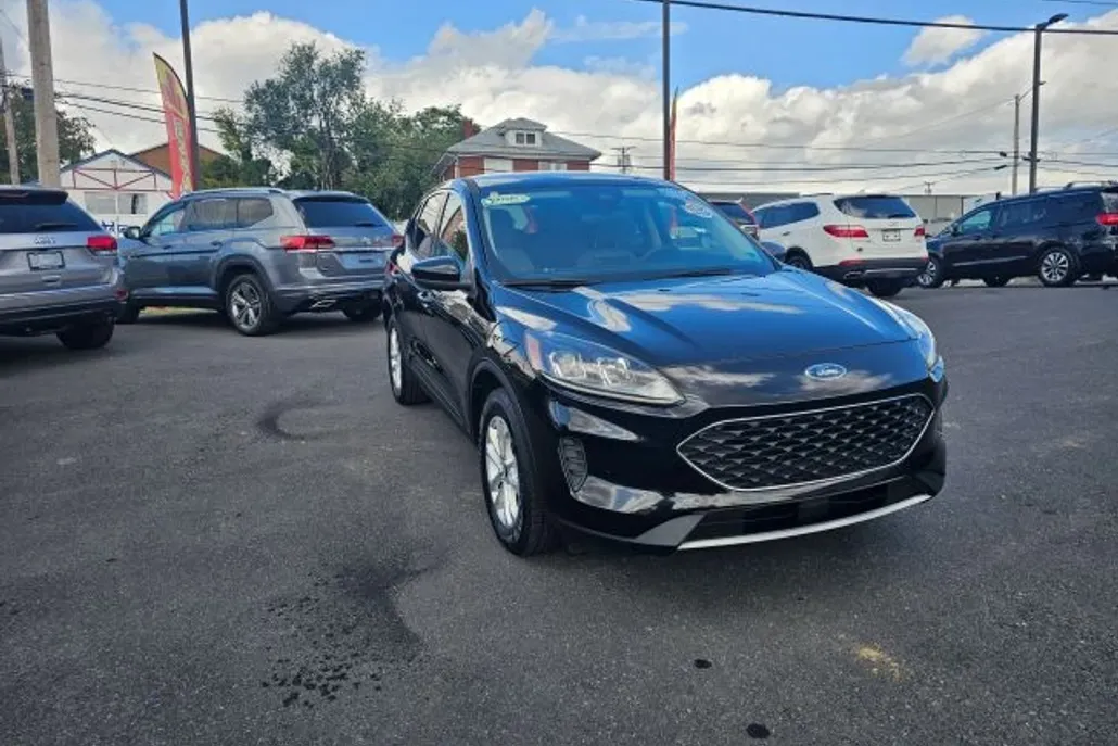 2020 Ford Escape SE Sport photo 1