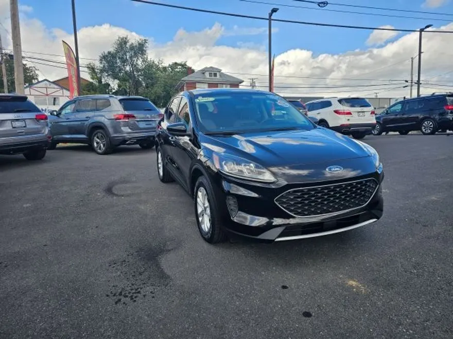 2020 Ford Escape SE Sport photo 1