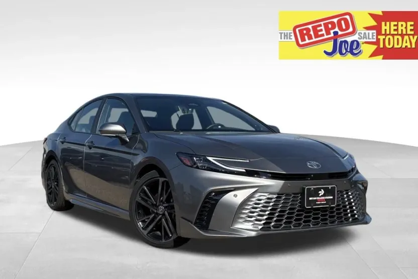 2025 Toyota Camry XSE photo 1