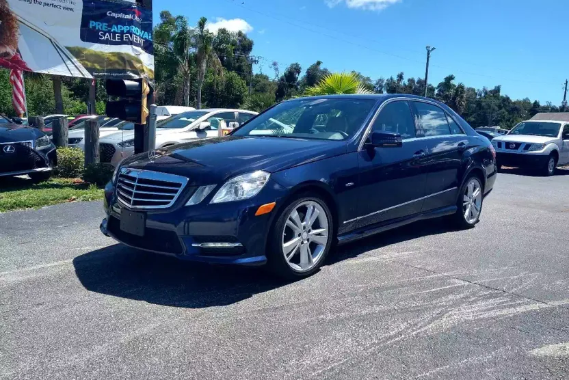 2012 Mercedes Benz E 4MATIC Sedan photo 1