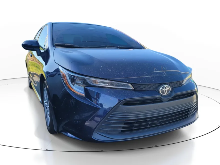 2023 Toyota Corolla LE photo 1