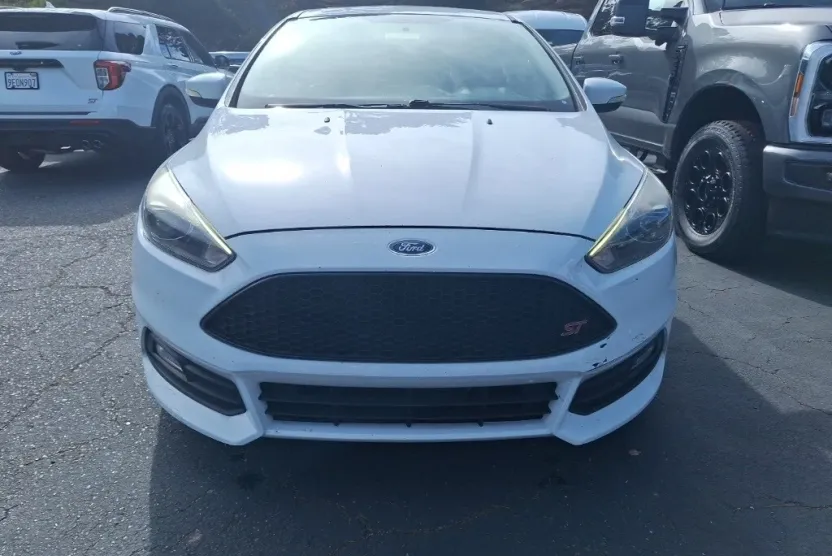 2018 Ford Focus ST photo 1