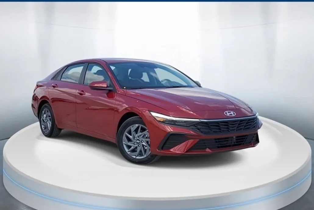 2025 Hyundai Elantra Hybrid photo 1