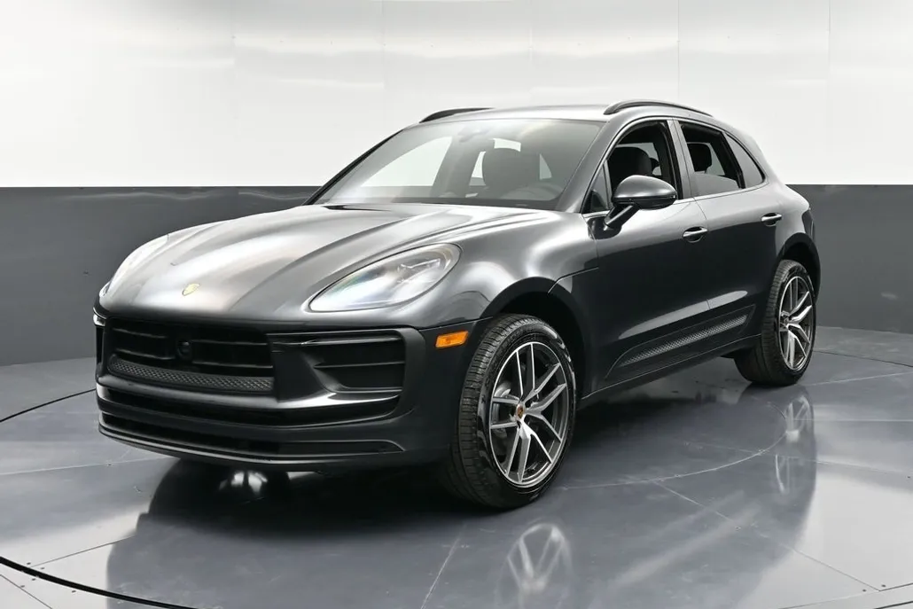 2026 Porsche Macan T photo 1