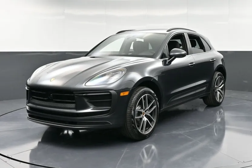 2026 Porsche Macan T photo 1