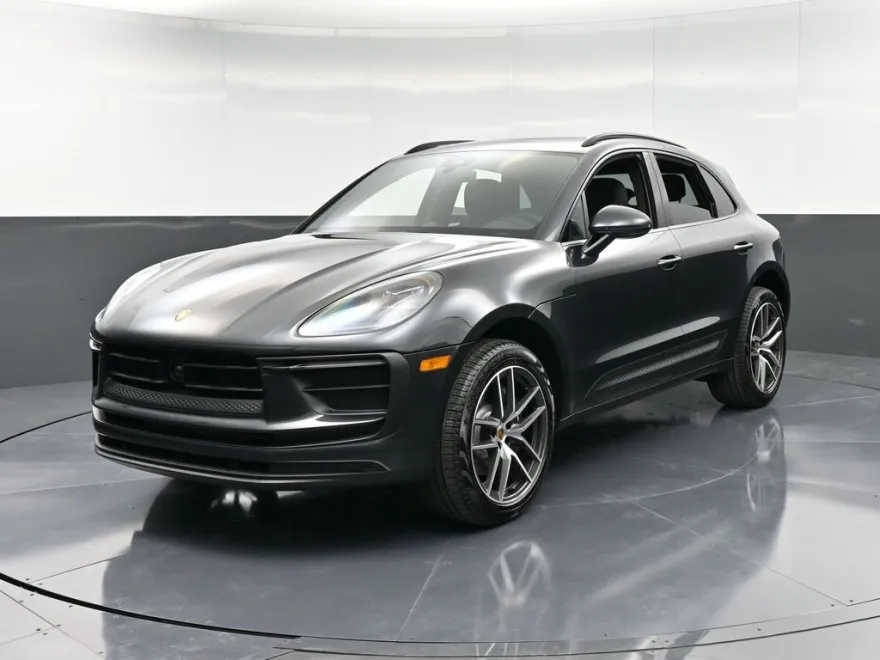 2026 Porsche Macan T photo 1