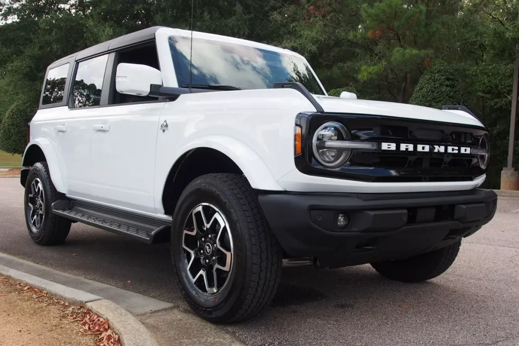 2025 Ford Bronco Outer Banks photo 1