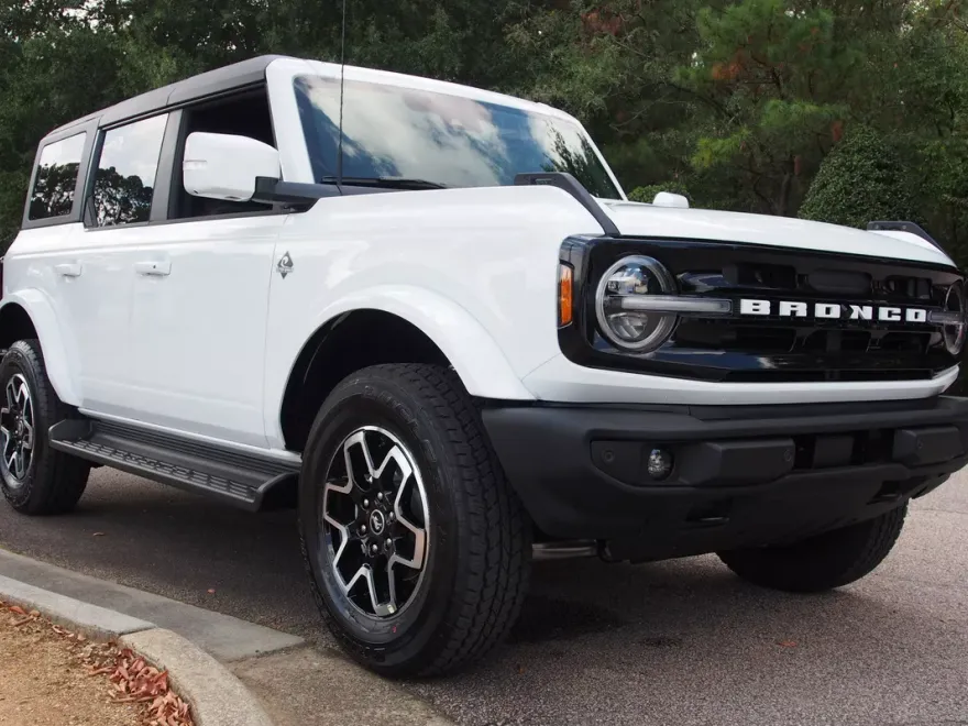 2025 Ford Bronco Outer Banks photo 1