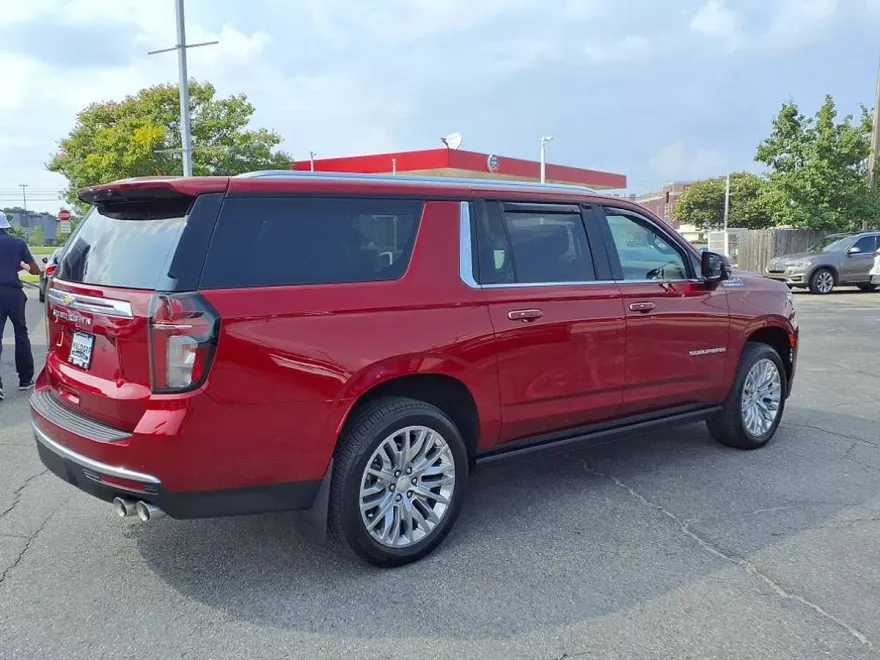 2024 Chevrolet Suburban High Country photo 1