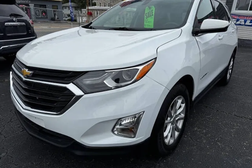 2018 Chevrolet Equinox LT photo 1