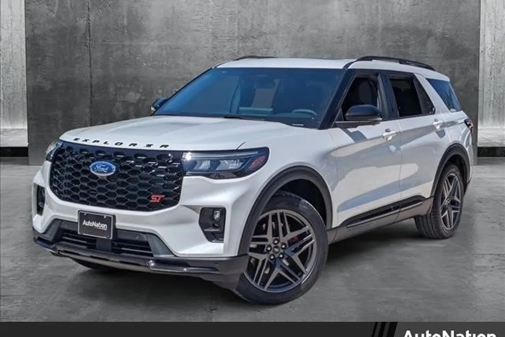 2025 Ford Explorer ST photo 1