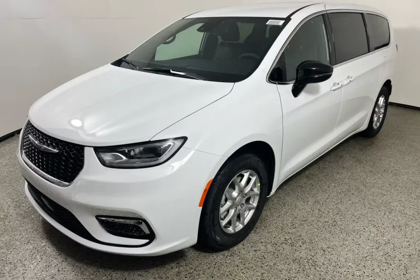 2026 Chrysler Pacifica photo 1