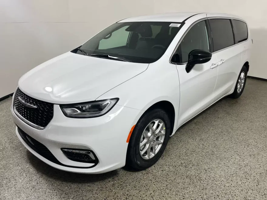 2026 Chrysler Pacifica photo 1