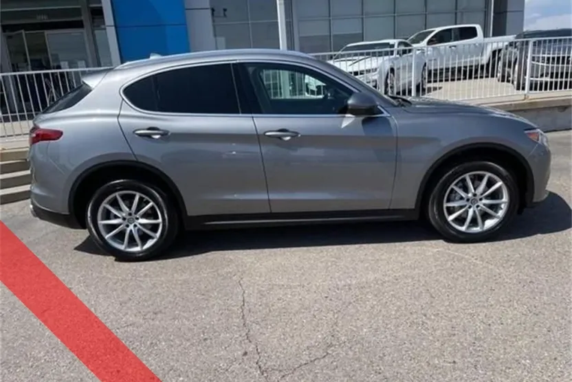 2018 Alfa Romeo Stelvio Ti photo 1