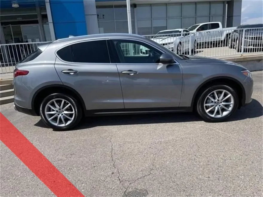 2018 Alfa Romeo Stelvio Ti photo 1
