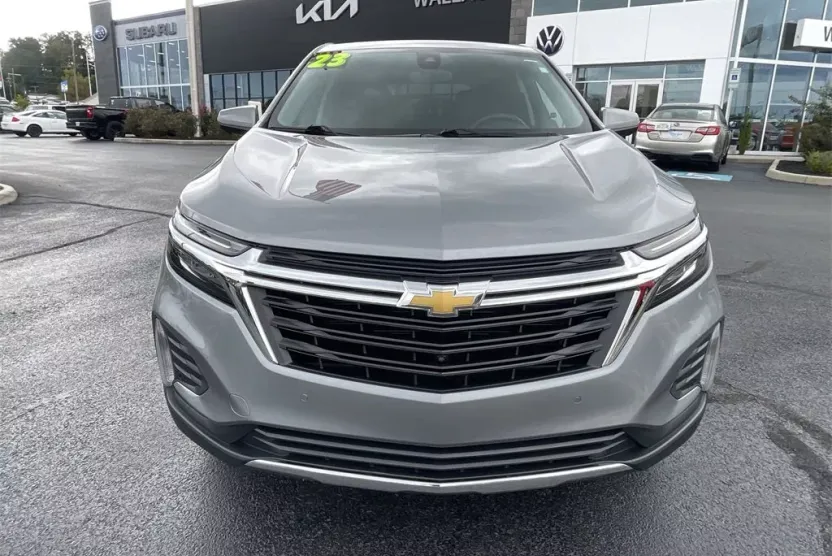 2023 Chevrolet Equinox LT photo 1