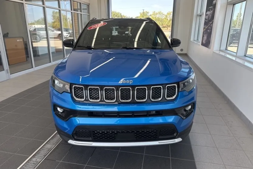 2023 Jeep Compass Limited photo 1