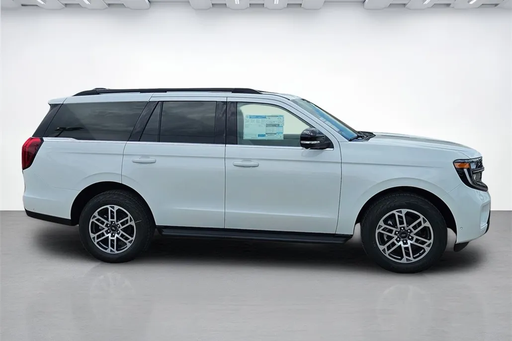 2025 Ford Expedition photo 1