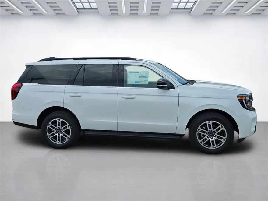 2025 Ford Expedition photo 1
