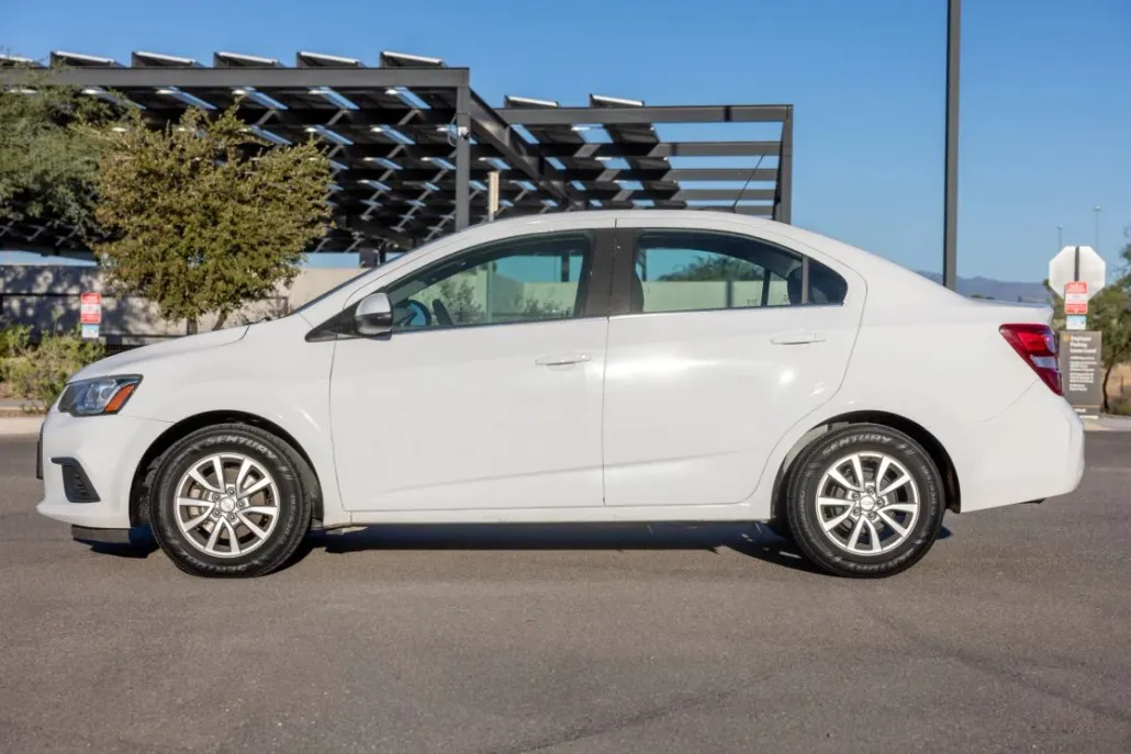 2018 Chevrolet Sonic LT photo 1