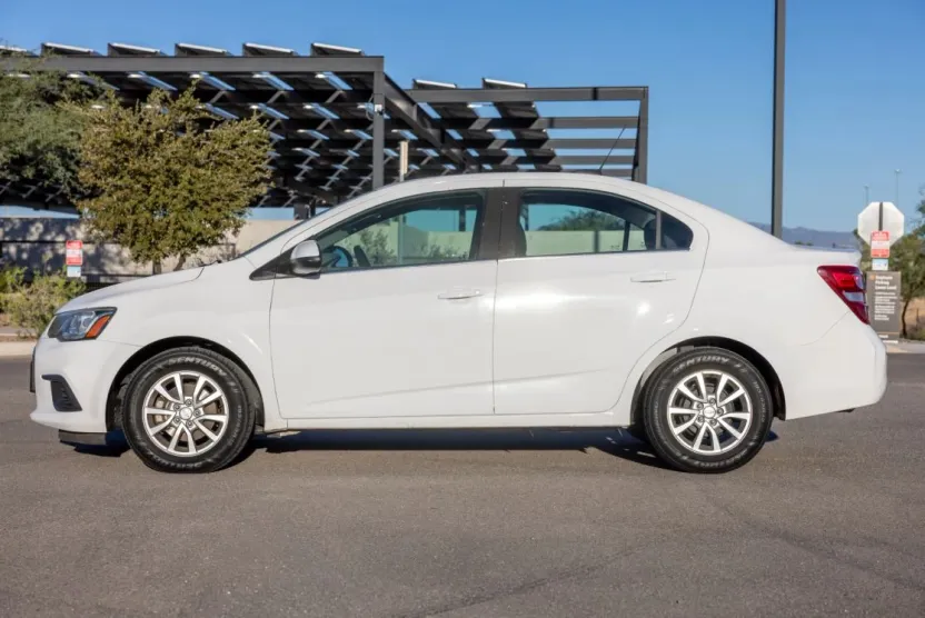 2018 Chevrolet Sonic LT photo 1