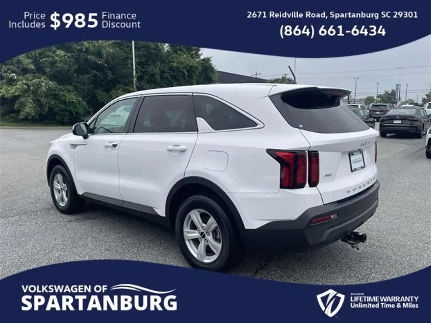 2022 Kia Sorento LX photo 1