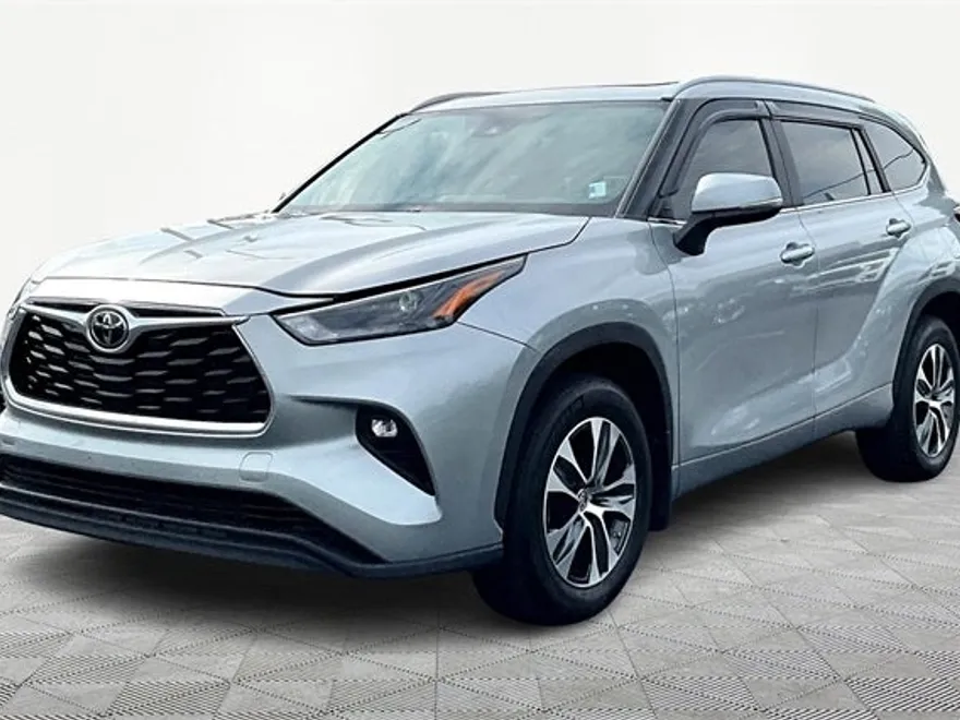 2023 Toyota Highlander L photo 1