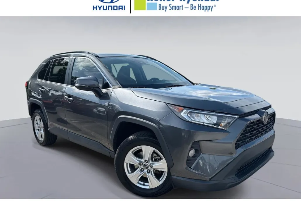2020 Toyota RAV4 XLE photo 1