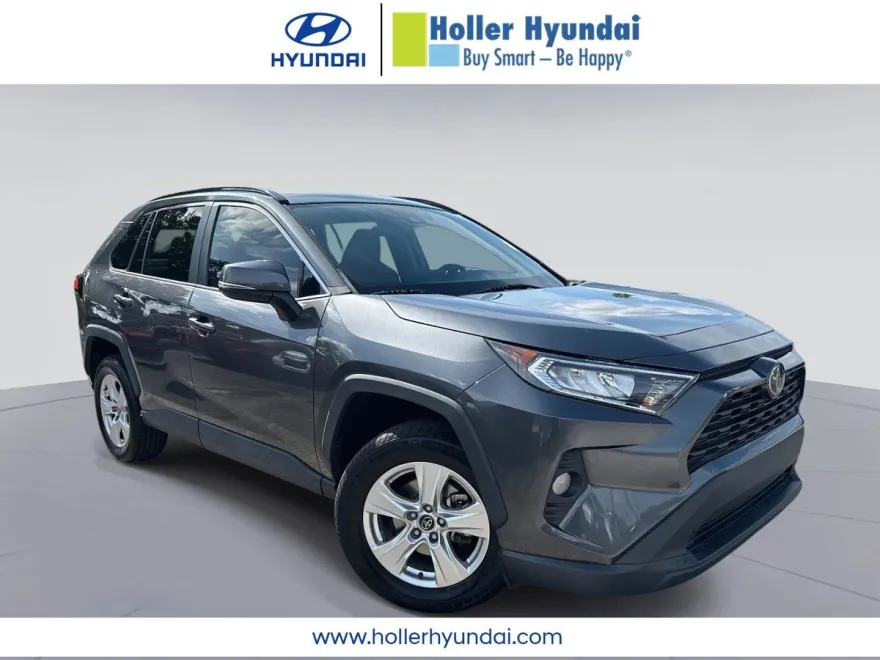 2020 Toyota RAV4 XLE photo 1