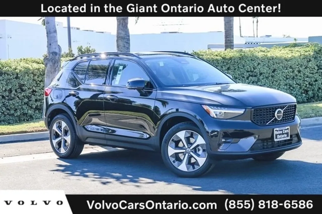 2025 Volvo XC40 Plus photo 1
