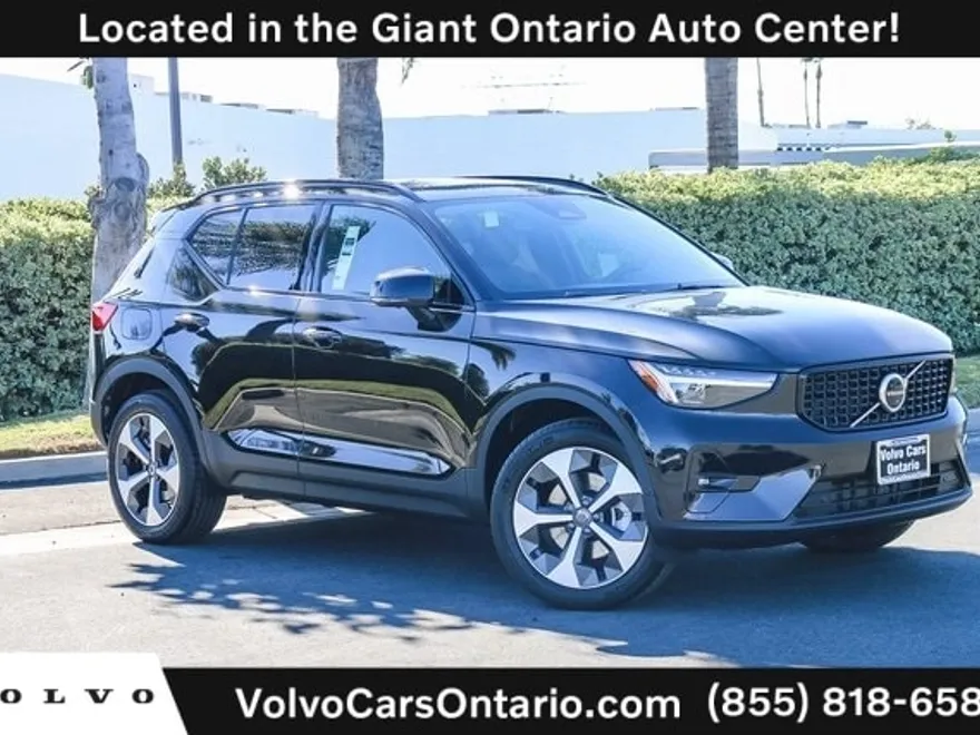 2025 Volvo XC40 Plus photo 1