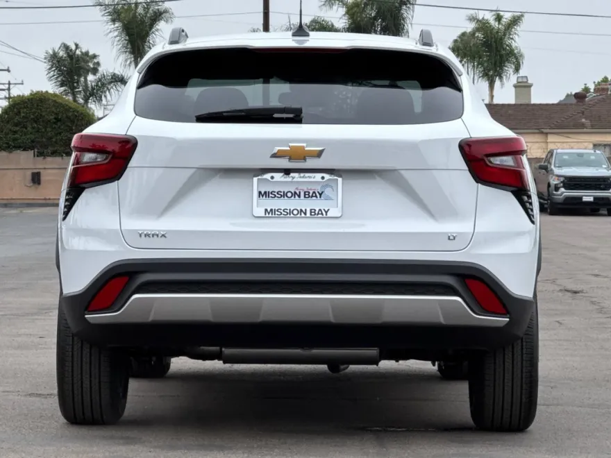 2025 Chevrolet Trax LT photo 1