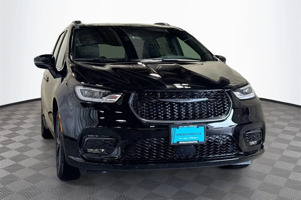 2025 Chrysler Pacifica photo 1