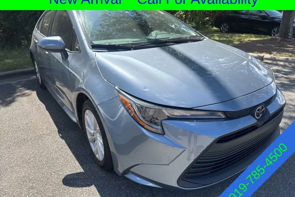 2023 Toyota Corolla LE photo 1